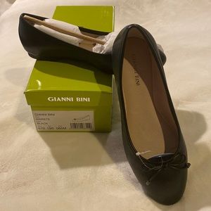New Gianni Bini Black leather air soft flat. Size 6.5M
